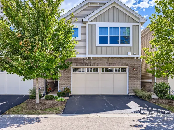 3222 N Heritage Ln, Arlington Heights, IL 60004