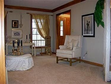 4th image of 8415 Hickory Hill Dr