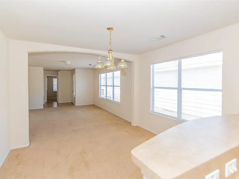 814 Bandon Ln — Photo 4