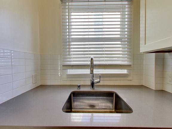 4th image of 935 Ofarrell St APT 27