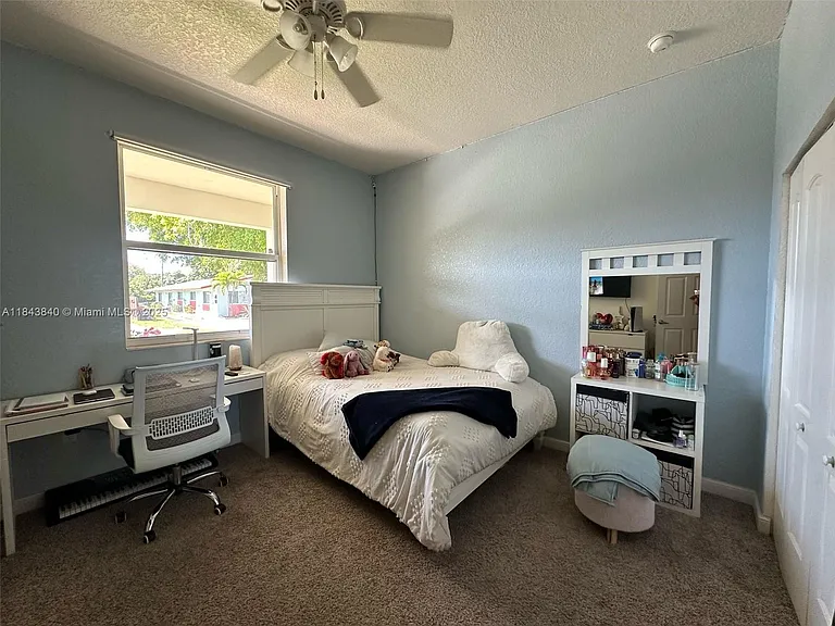 210 SW 4th St — Photo 10
