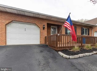 323 Stonegate Ct, Chambersburg, PA 17201