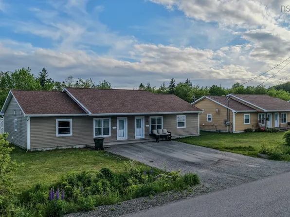 33 Deerfield Dr, Cape Breton, NS B1R 2K4