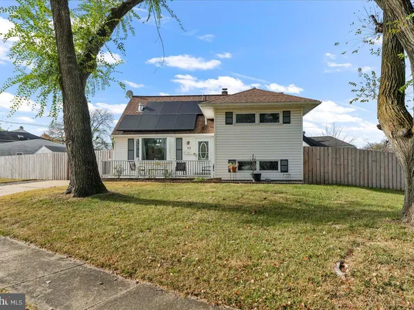 33 Merry Rd, Newark, DE 19713