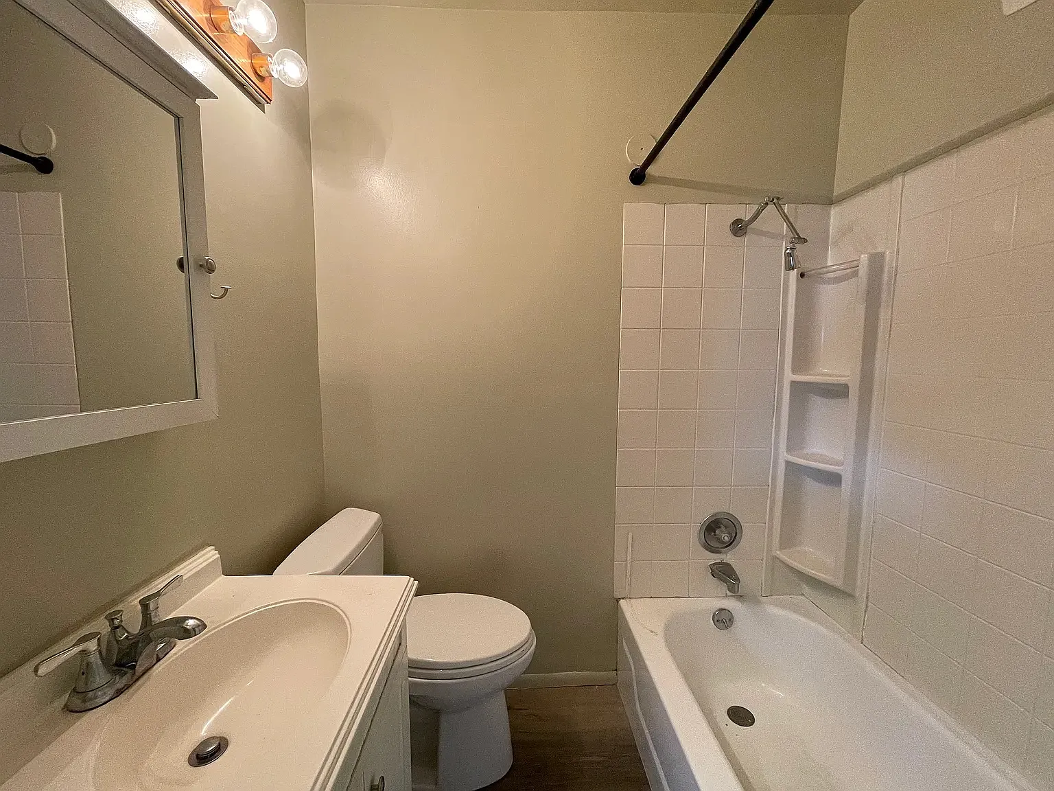 3 bed, 1190 sqft, $2,300 — Photo 4