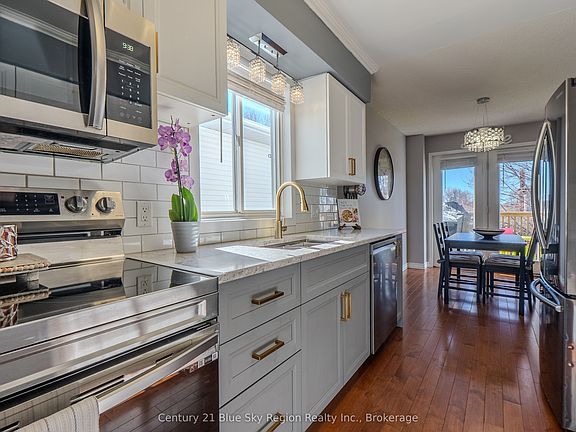 5th image of 26 Romeo Ct