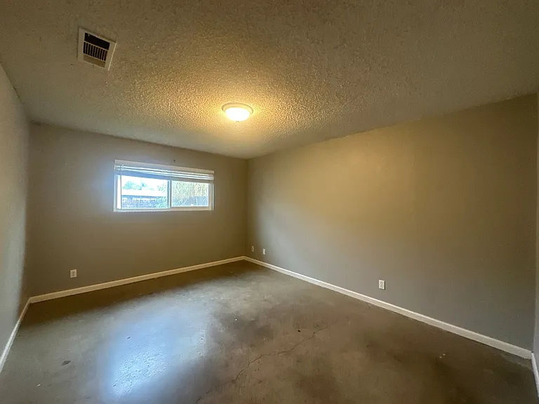 1331 Frankfort Ct — Photo 8