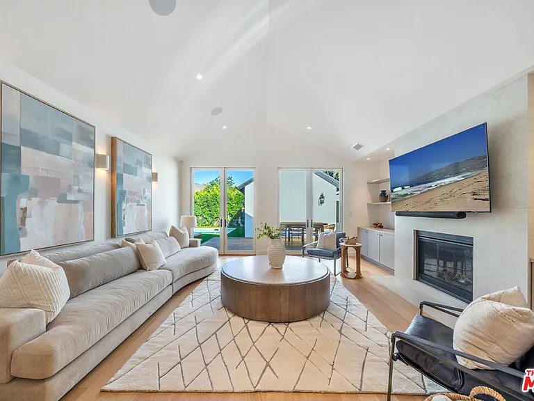 1222 S Genesee Ave — Photo 37