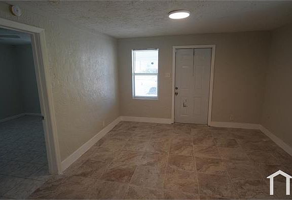 5th image of 431 NW 12th Ave