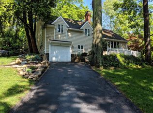 1 Bradford Pl, Melville, NY 11747
