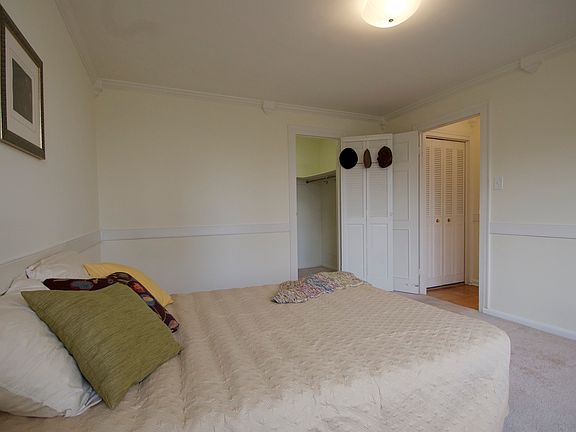 2nd image of 10201 Grosvenor Pl APT 628