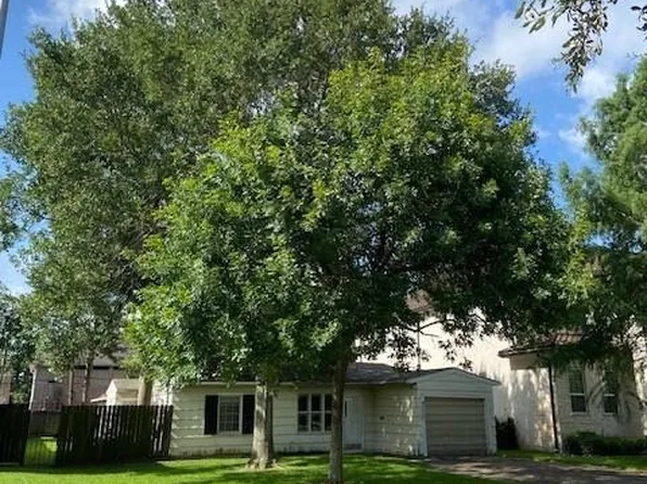 5213 Linden St, Bellaire, TX 77401