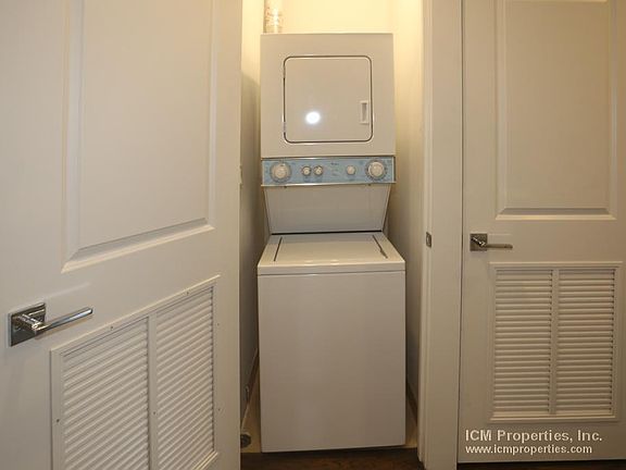 3rd image of 3917 N Janssen Ave #L2