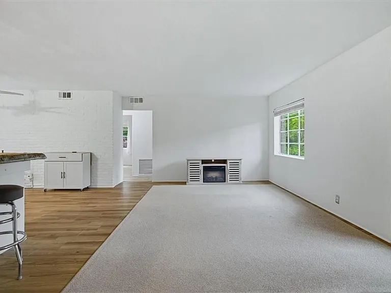 1381 Normandy Dr #2 — Photo 3