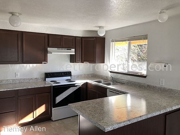 4th image of 4629 Beach Dr E