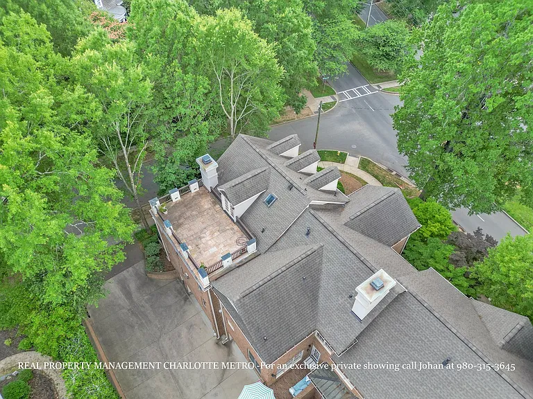 529 Queens Rd — Photo 88