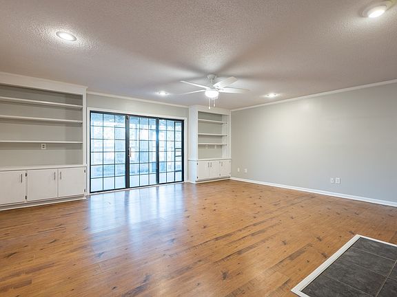 4th image of 4202 Thornwood Way