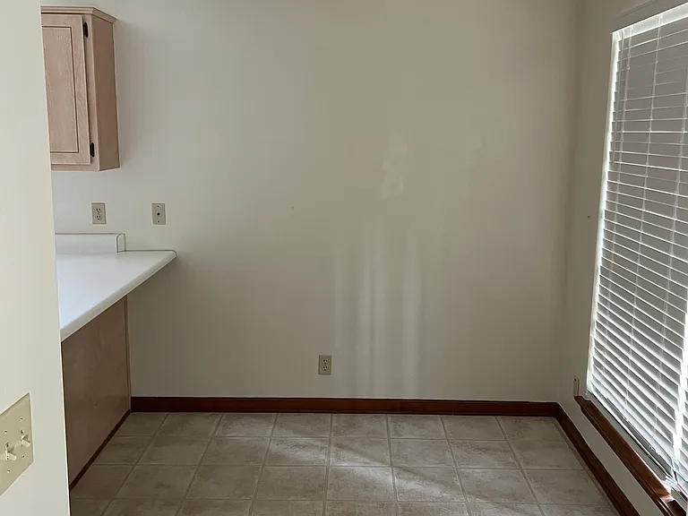 511 Moeckel Ln — Photo 6