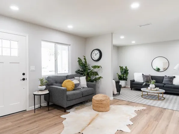 379 Lado De Loma Dr, Vista, CA 92083