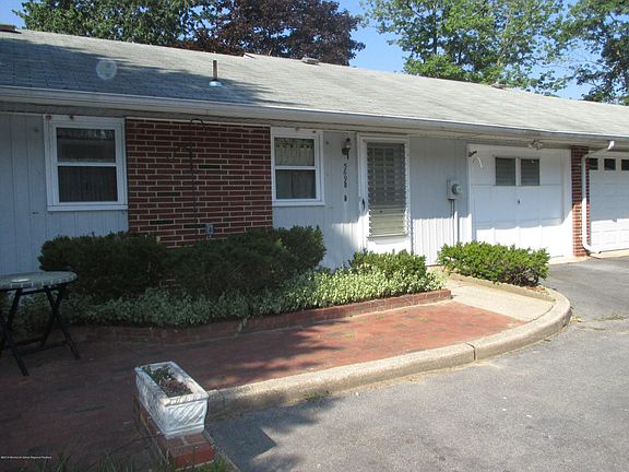 3rd image of 569B Sheffield Ct #100B