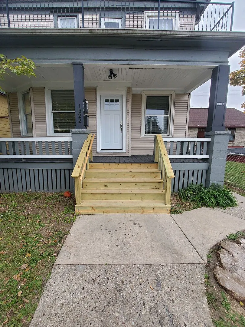 1322-1322A W Hopkins St. - Duplex — Photo 1