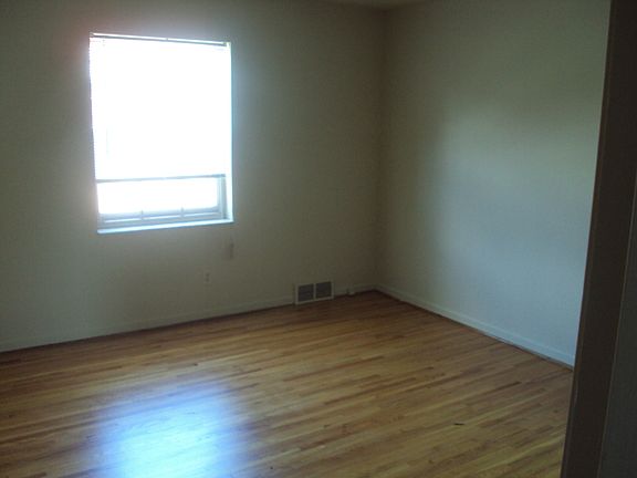 3rd image of 5840 Bermuda Dr APT A