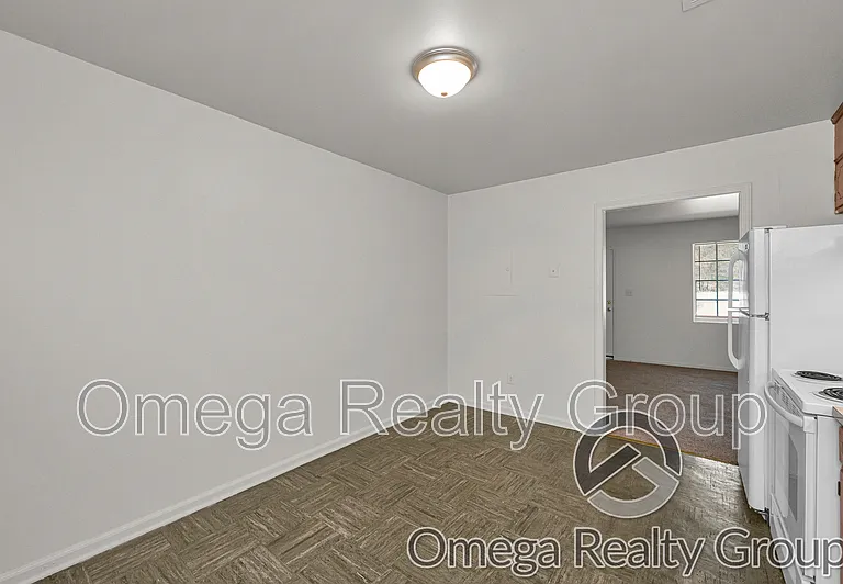 2020 High School Rd #H — Photo 11