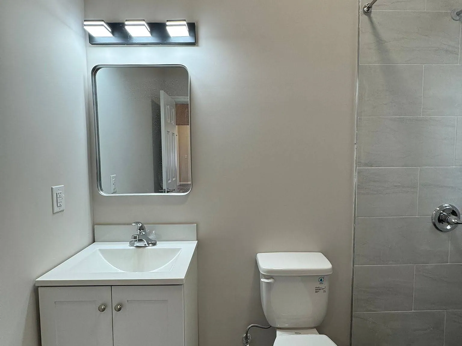 Studio, $1,800 — Photo 2