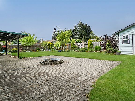 2nd image of 1305 Greenwood Lane
