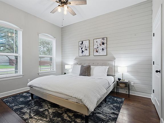 4th image of 364 Sand Hills Ln
