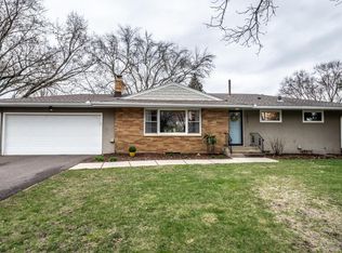 803 County Road B2 W, Roseville, MN 55113