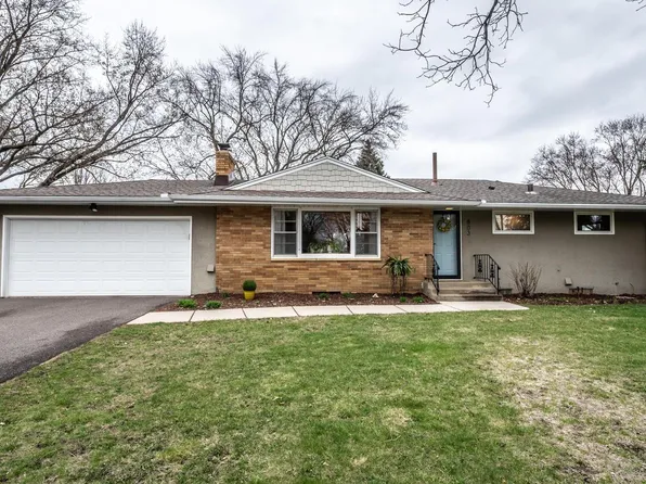 803 County Road B2 W, Roseville, MN 55113