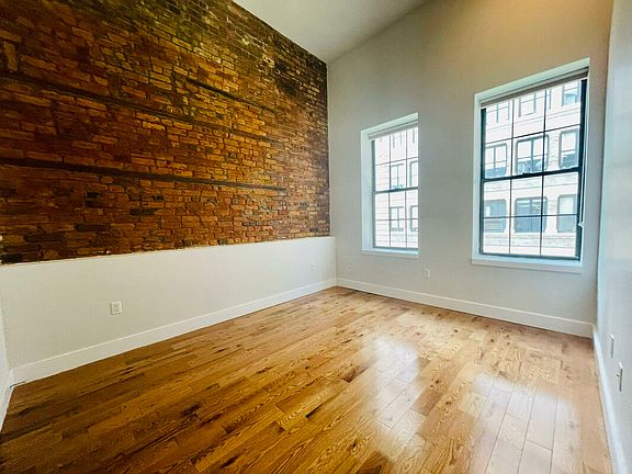 4th image of 72 Willoughby St APT 4F