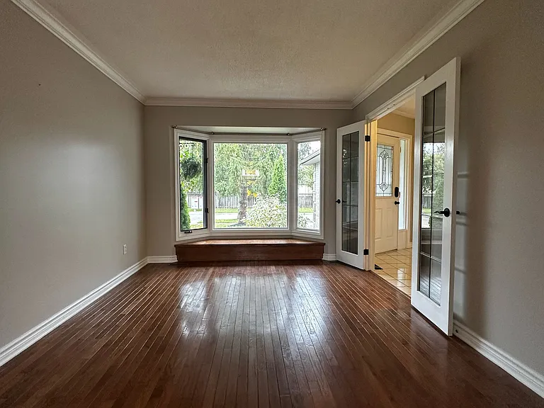 74 Barrydale Cres — Photo 2