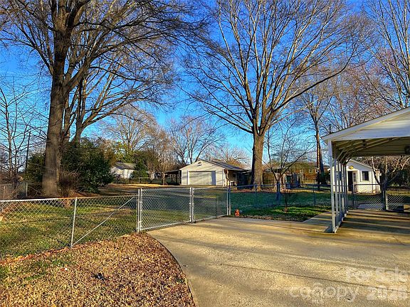 5th image of 1308 Stallings Rd