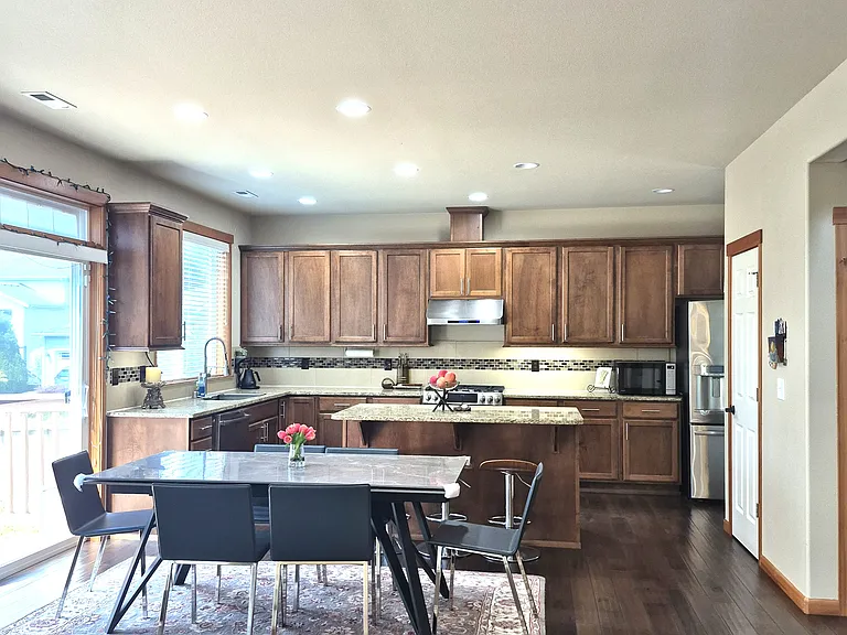 kitchen w/ abundant cabinets