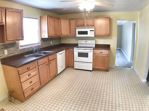 5th image of 308 N Market St