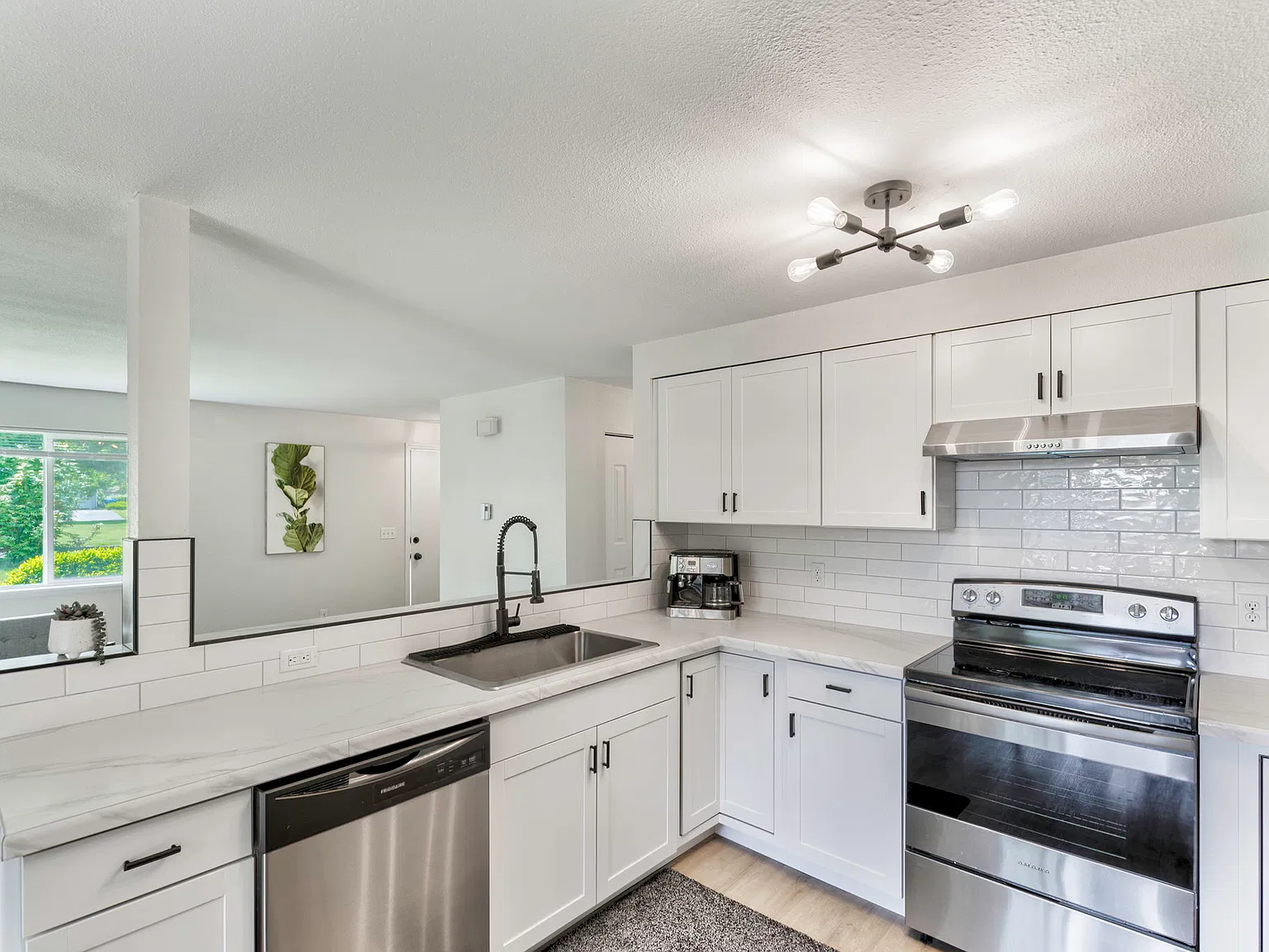2 bed, 1000 sqft, $2,245 — Photo 4