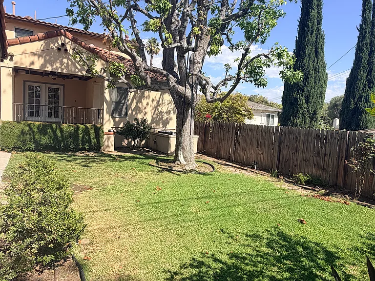 1205 Geneva St — Photo 33