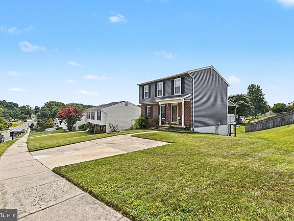 4th image of 702 Foot Hill Rd