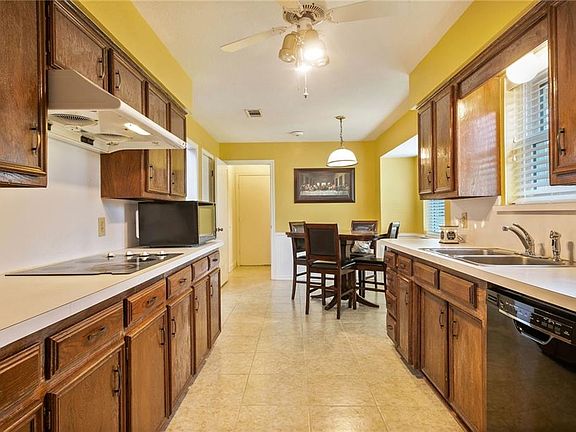 5th image of 2708 Teakwood Ln
