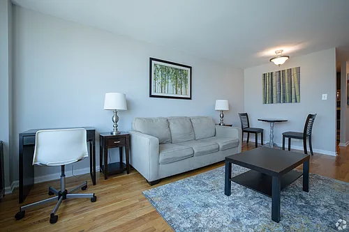4602 N Clarendon Ave #812 Photo 1