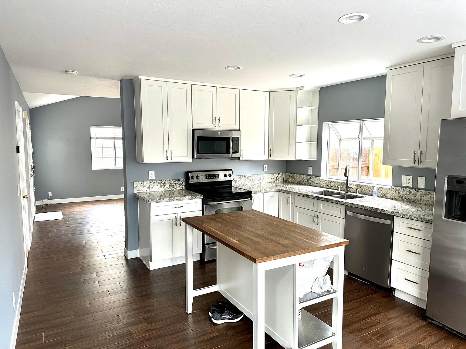 3 bed, 1300 sqft, $3,700 — Photo 4