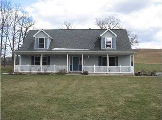 1470 E Cruikshank Rd, Valencia, PA 16059