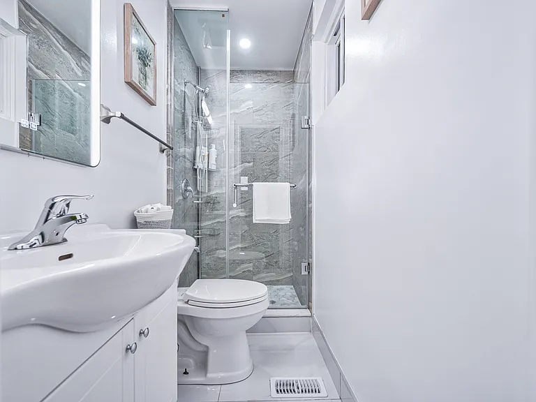 757 Elgin St — Photo 8
