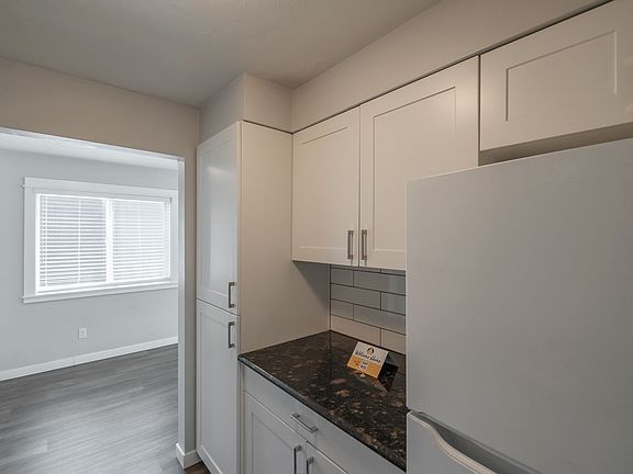 4th image of 208 5th Ave SE #106-01-13