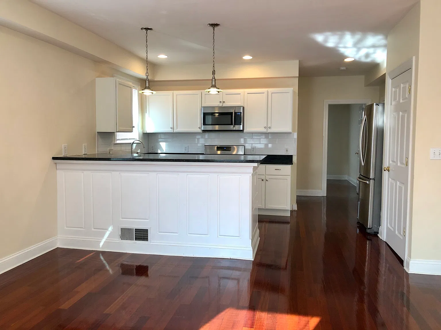 4 bed, 1500 sqft, $4,600 — Photo 4