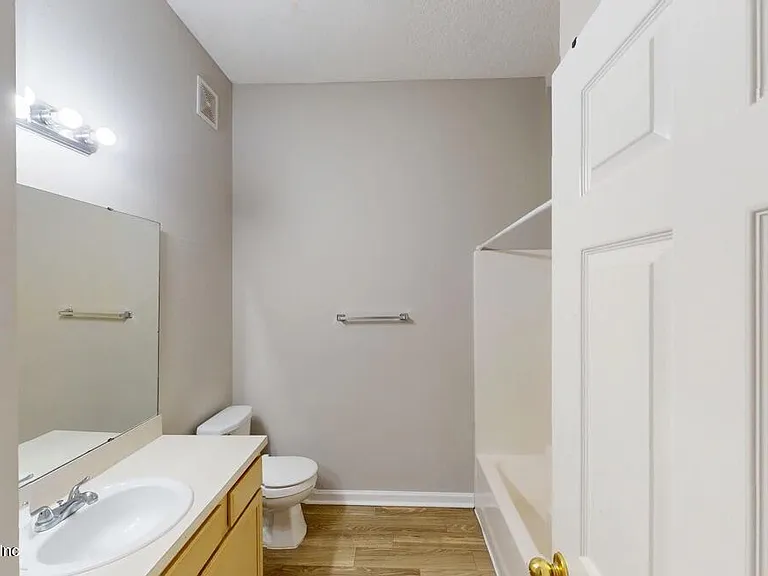 6100 Maggies Cir #102 — Photo 9