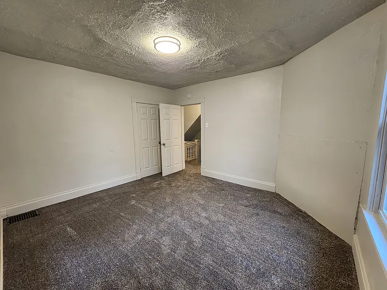 210 Radcliffe St — Photo 20
