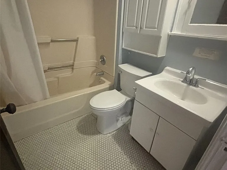 154 W Winspear Ave #S — Photo 7